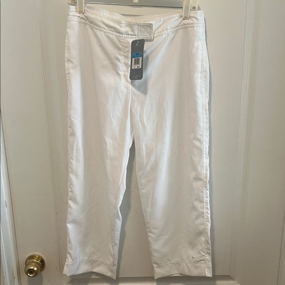 NWT Nike Classic White Cropped Pants. Velcro and zip closing. Size Medium.